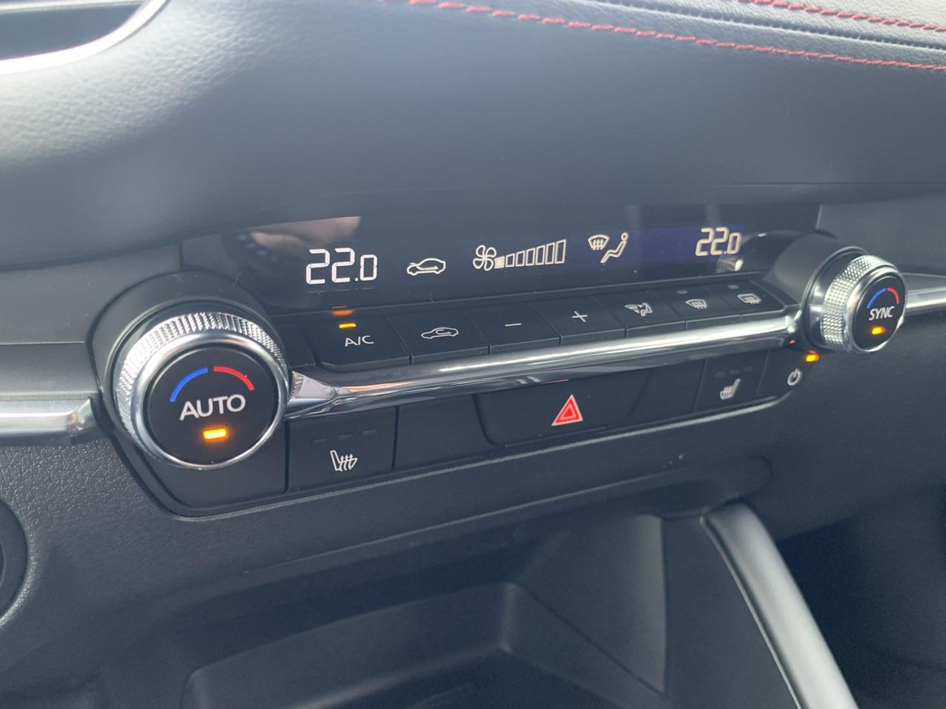 51378683-9.jpg