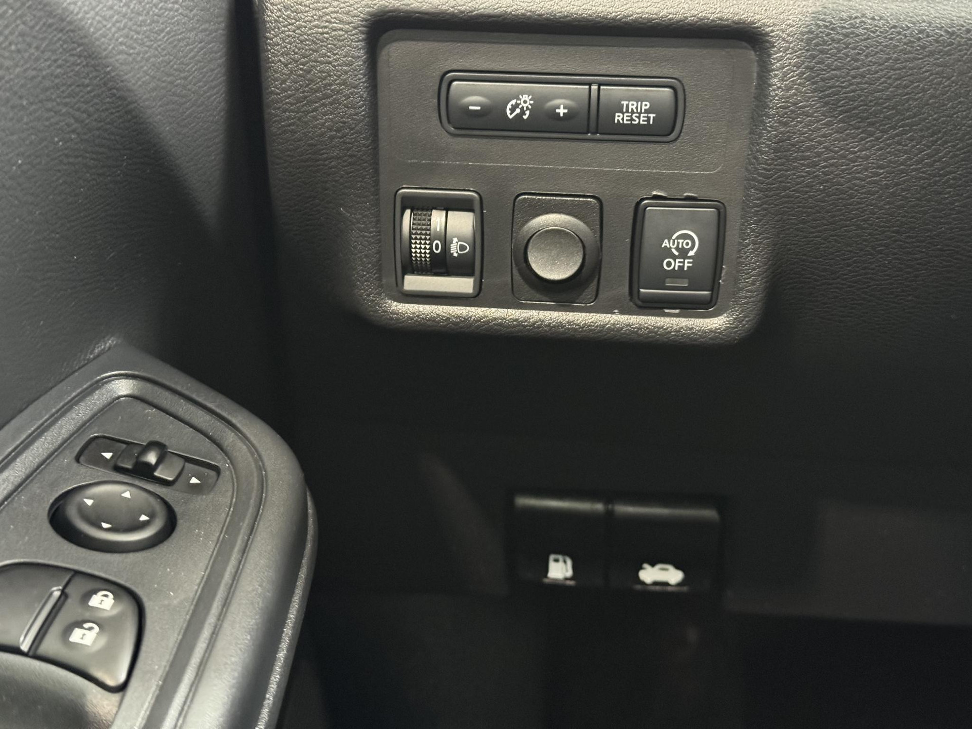 53510590-12.jpg