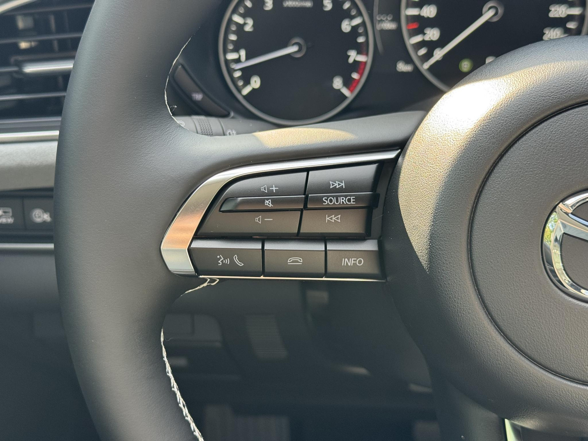 53596408-14.jpg